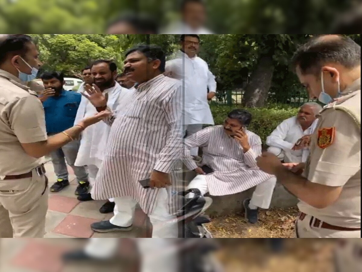 Viral Video: कांग्रेस पैदल मार्च के लिए जा रहे मंत्री टीकाराम जूली को दिल्ली पुलिस ने रोका 