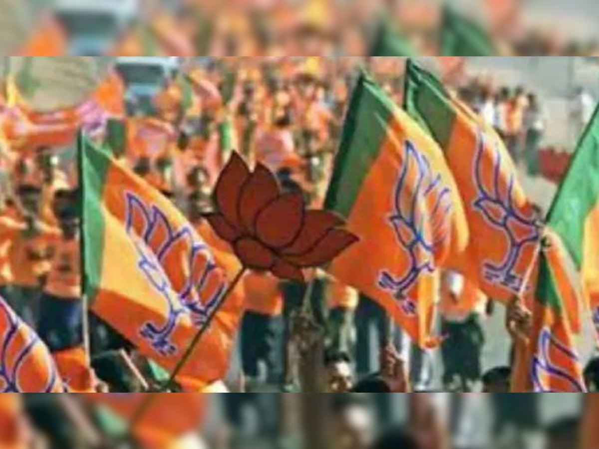 MP निकाय चुनाव के बीच BJP को बड़ा झटका, कद्दावर नेता और पूर्व मंत्री के बेटे ने छोड़ी पार्टी
