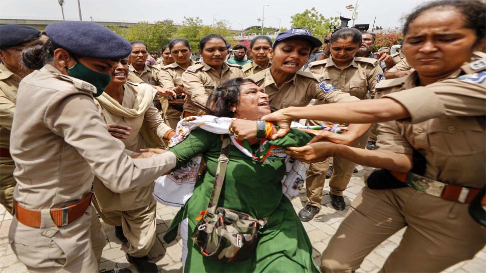 "कांग्रेस के वरिष्ठ नेताओं पर जानलेवा हमला; धक्का-मुक्की में पी. चिदंबरम की टूटी पसलियां" "कांग्रेस के वरिष्ठ नेताओं पर जानलेवा हमला; धक्का-मुक्की में पी. चिदंबरम की टूटी पसलियां"