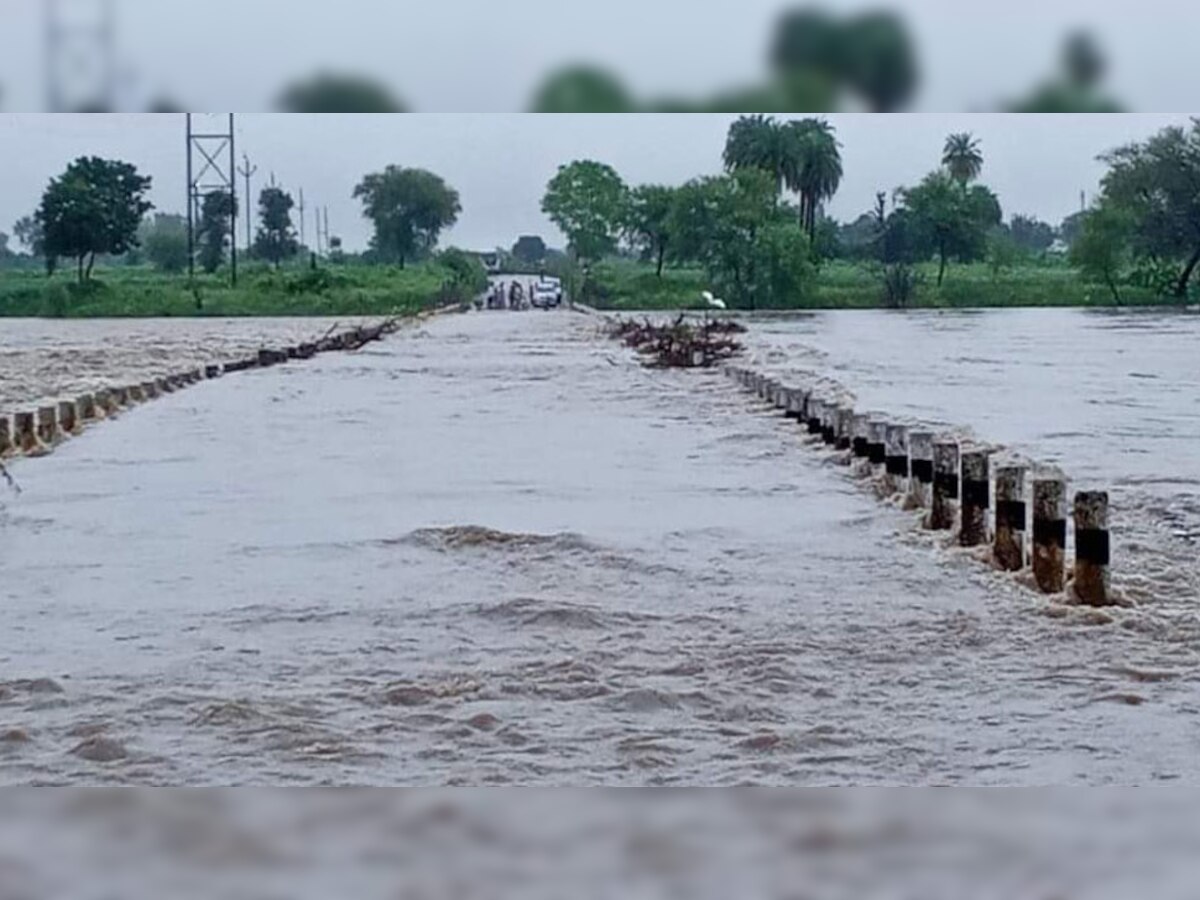 महानंदा और कोशी नदी में बाढ़ की संभावना जताई जा रही है.