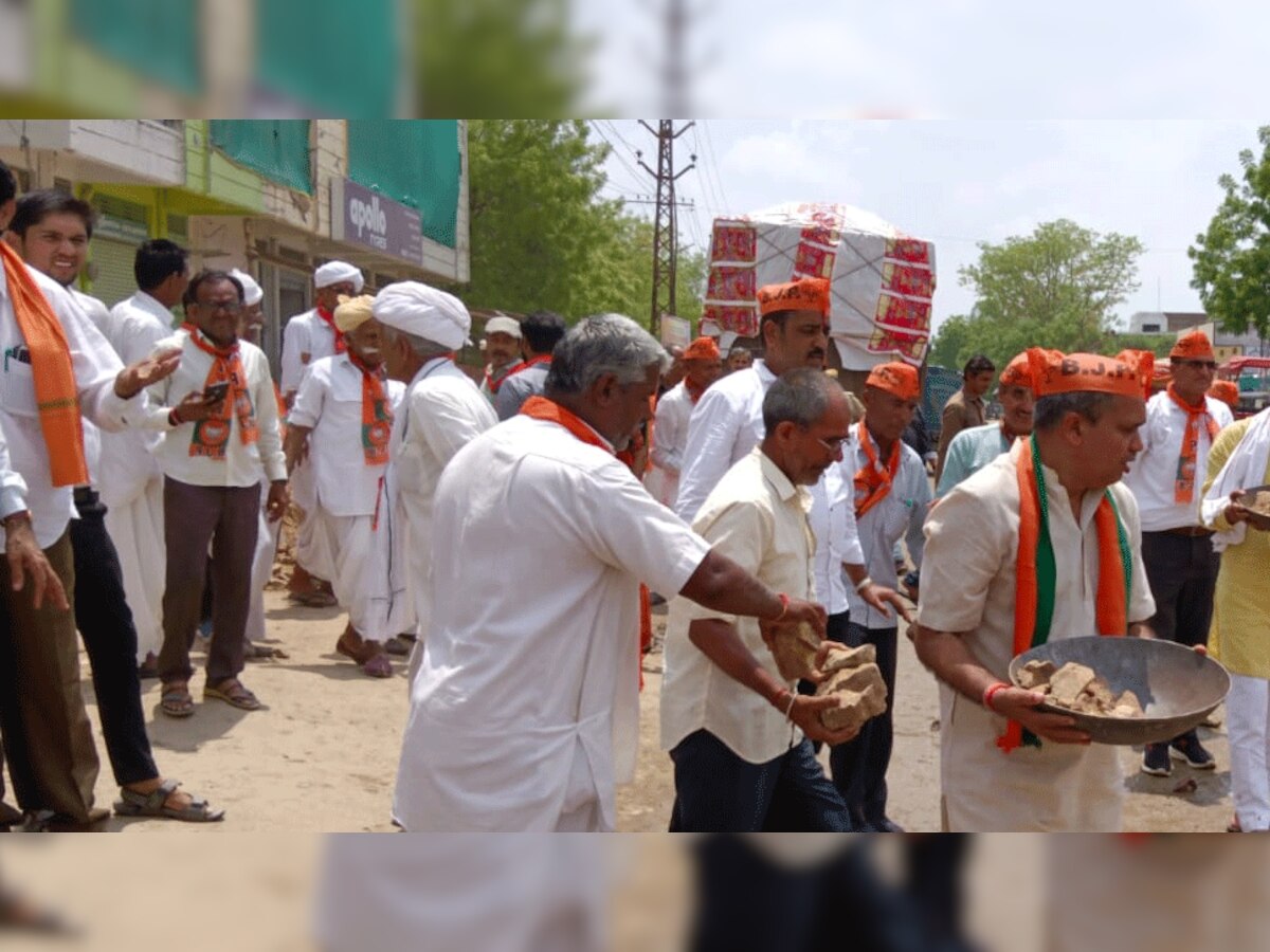 Jalore: मूलभूत सुविधाओं को लेकर भाजपा का धरना तीसरे दिन भी जारी