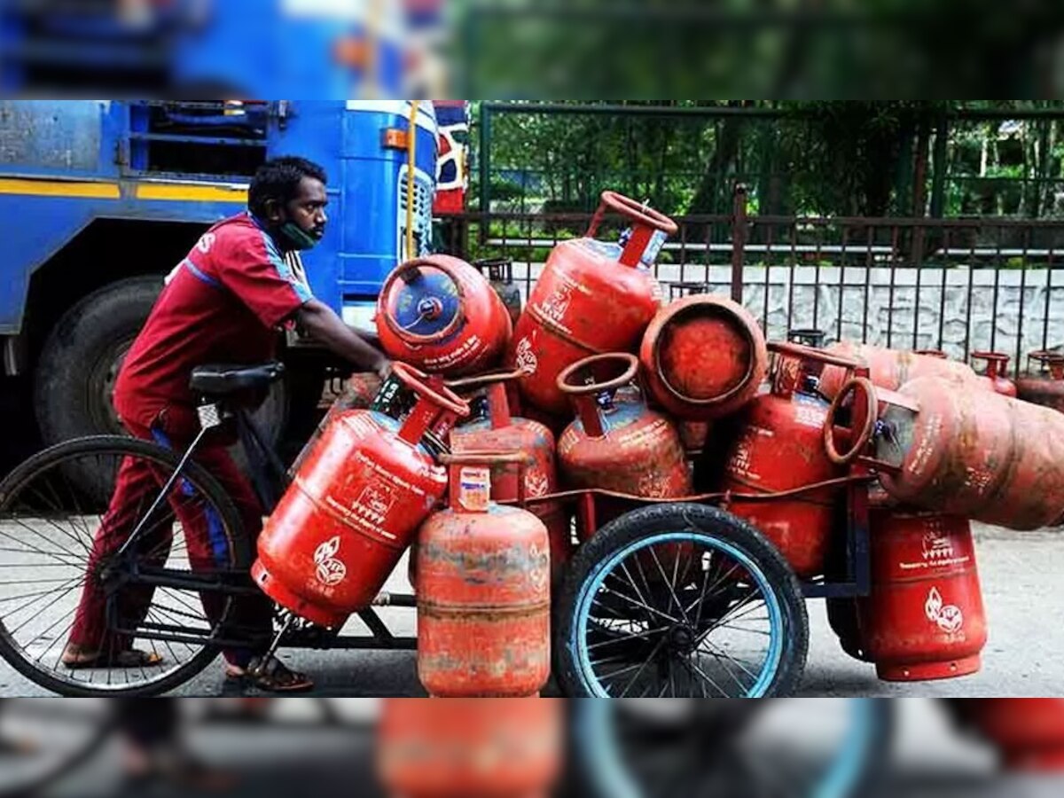 LPG Gas Connection: गैस स‍िलेंडर के बाद कनेक्‍शन लेना भी हुआ महंगा, अब 1450 नहीं देने होंगे इतने रुपये