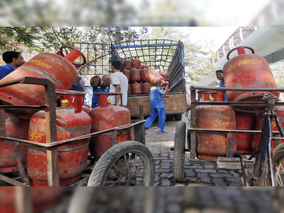 LPG Gas Price Hiked: : पहले से ही रुला रहे गैस सिलेंडर के दाम, अब कनेक्शन भी हुआ महंगा 