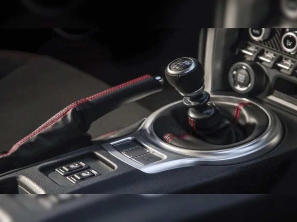 Manual Gearbox वाली कारों के मालिक हो जाएं सावधान! इन बातों का रखें खास ख्याल