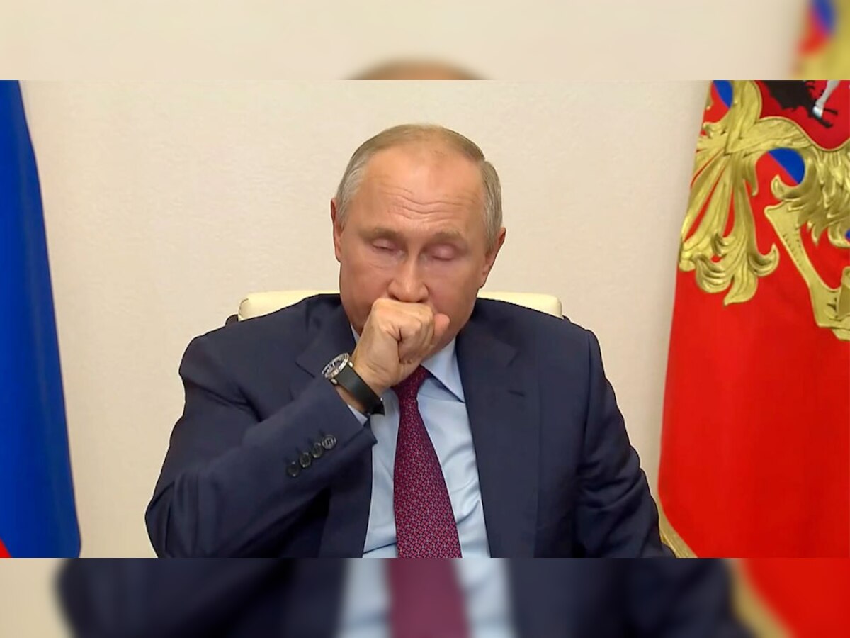 Putin Health Status: नए वीडियो में हिलते-डुलते दिखे रूसी राष्ट्रपति पुतिन, गंभीर बीमारी की खबरों के बीच वायरल हो रहा Video