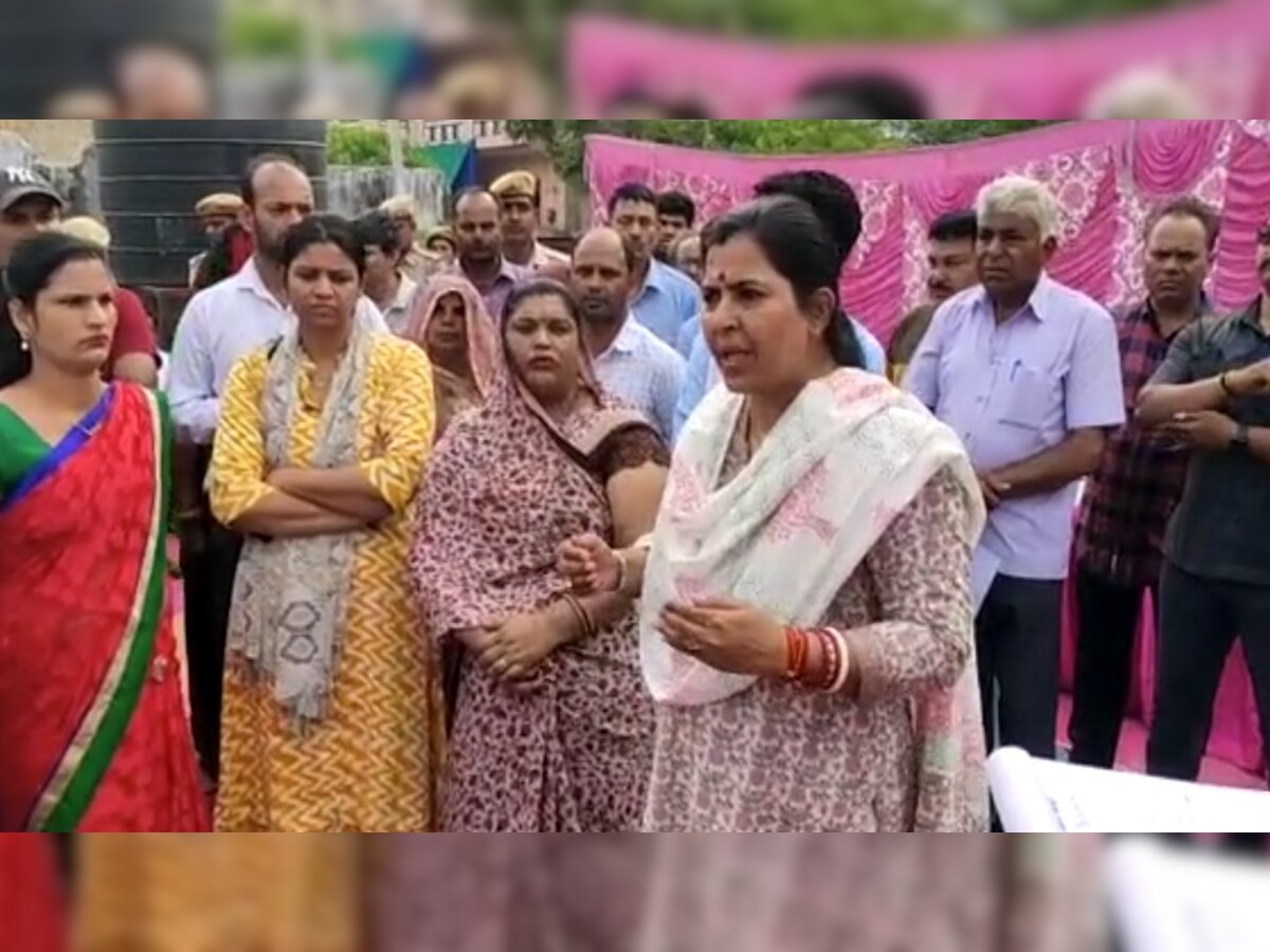 'आपके द्वार अभियान' के तहत मेयर डॉ गुर्जर का दौरा, कई कॉलोनियों का किया निरीक्षण