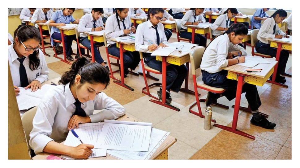 Telangana: अब तेलंगाना में CBSE, ICSE और IB स्कूलों में पहली से दसवीं क्लास के लिए तेलुगू विषय अनिवार्य