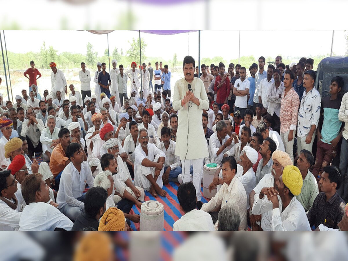 आकोली के ग्रामीणों ने अवैध बजरी खनन के विरोध में शुरू किया आंदोलन.