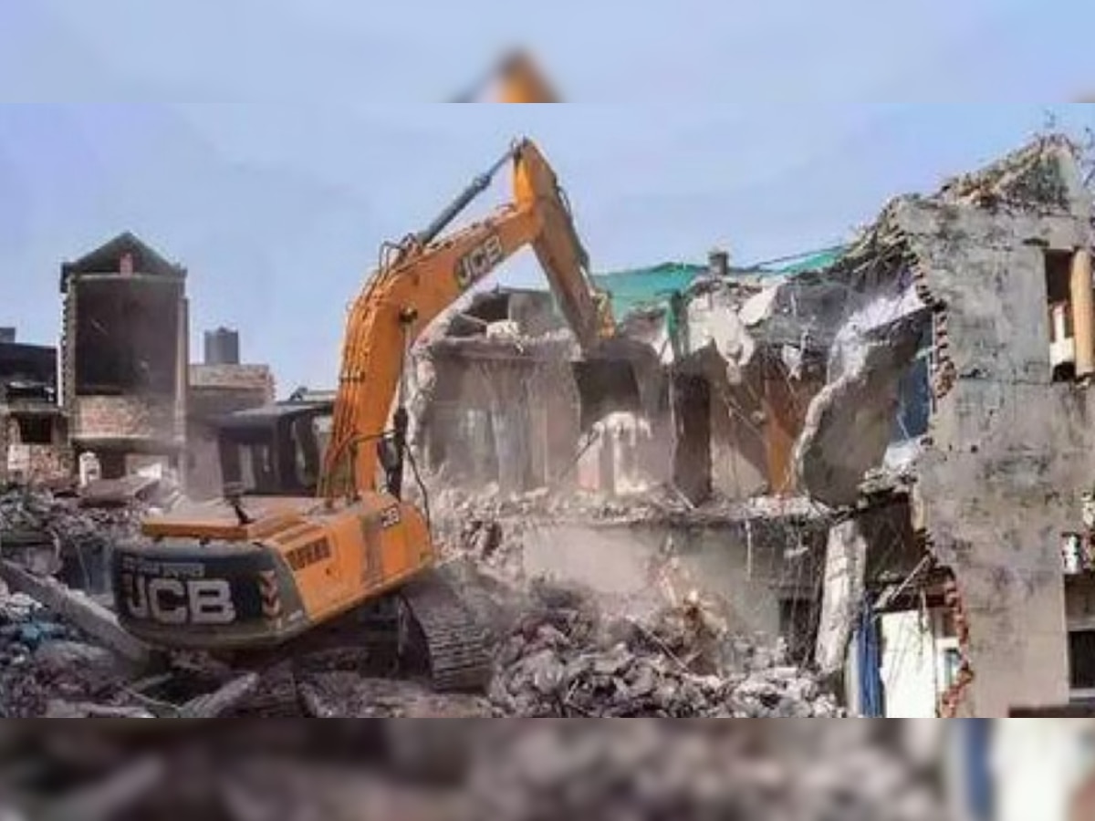 Bulldozer Action: UP में चलता रहेगा 'बुलडोजर एक्शन', सुप्रीम कोर्ट ने फिलहाल रोक लगाने से किया इनकार 