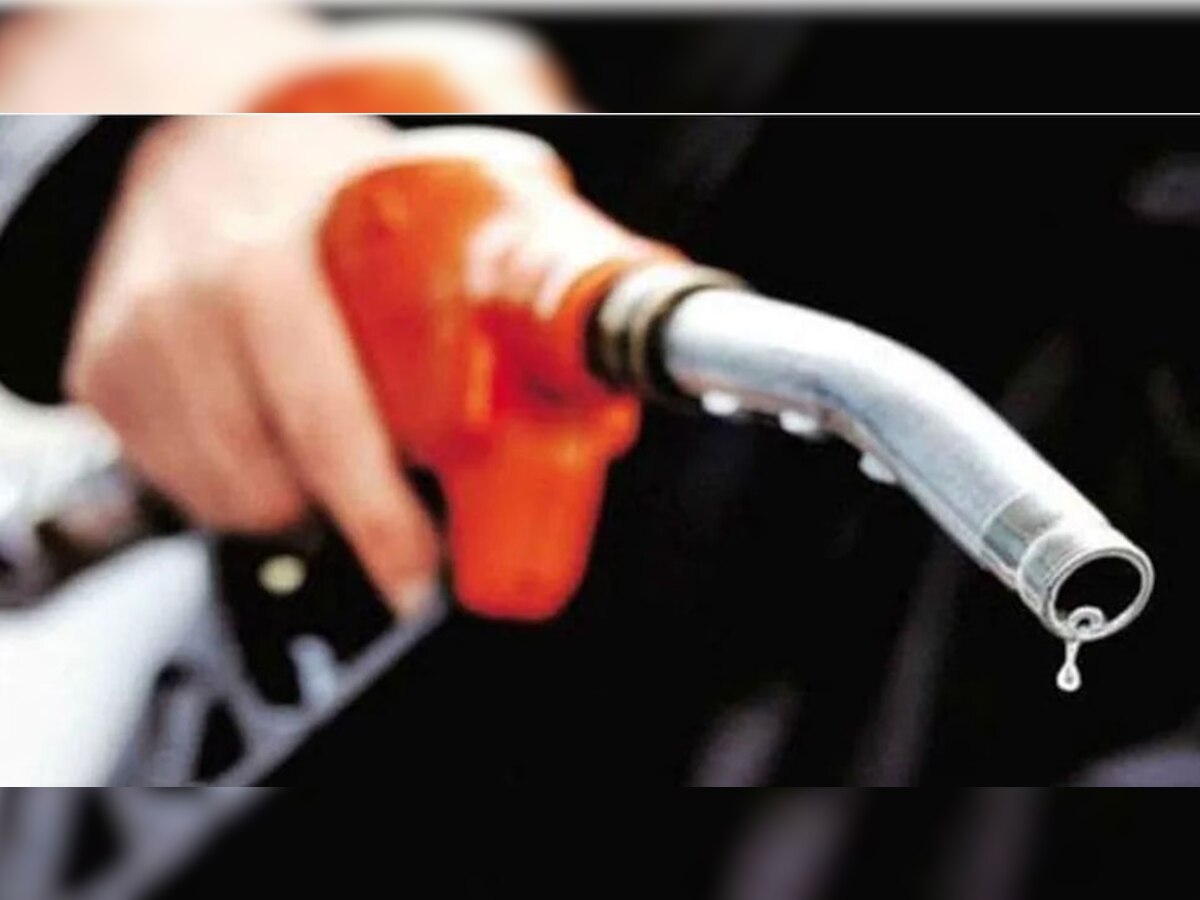 Petrol-Diesel Price: पेट्रोल-डीजल की किल्लत के बीच क्या बढ़ गए दाम? यहां जानिए आपके शहर का ताजा रेट