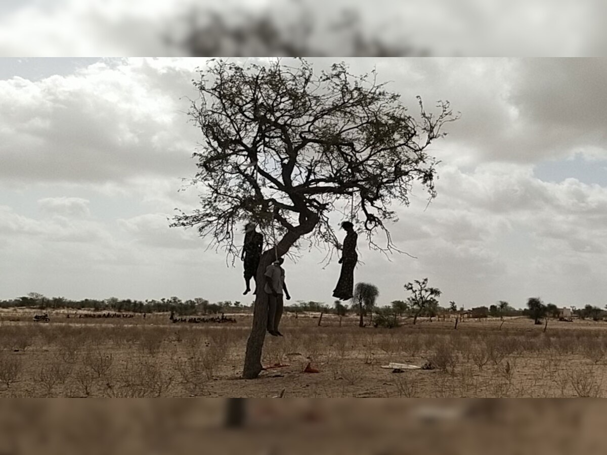 एक पिता को अपनी दोनों बेटियों के साथ की आत्महत्या