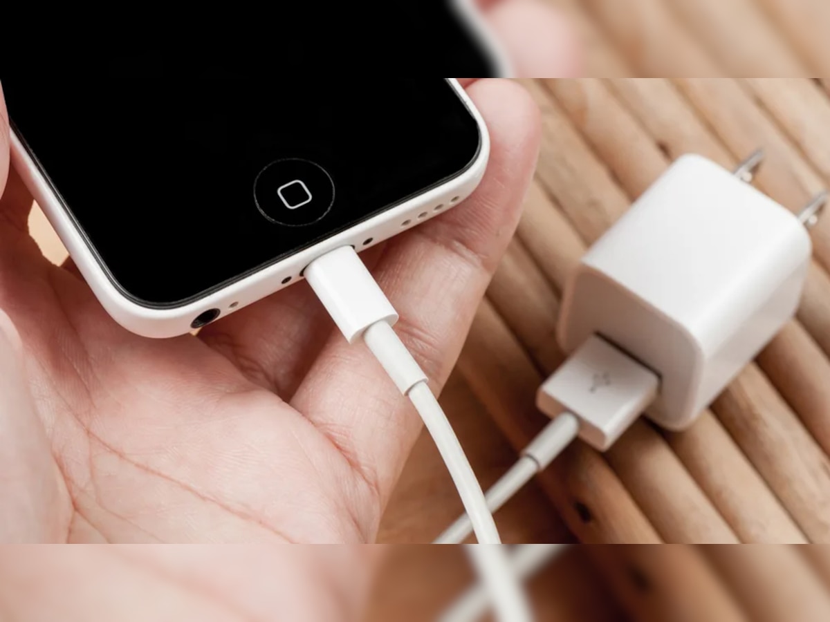 iPhone को फुल चार्ज करने में कितना आता है बिजली का बिल? जानकर आपके भी उड़ जाएंगे होश