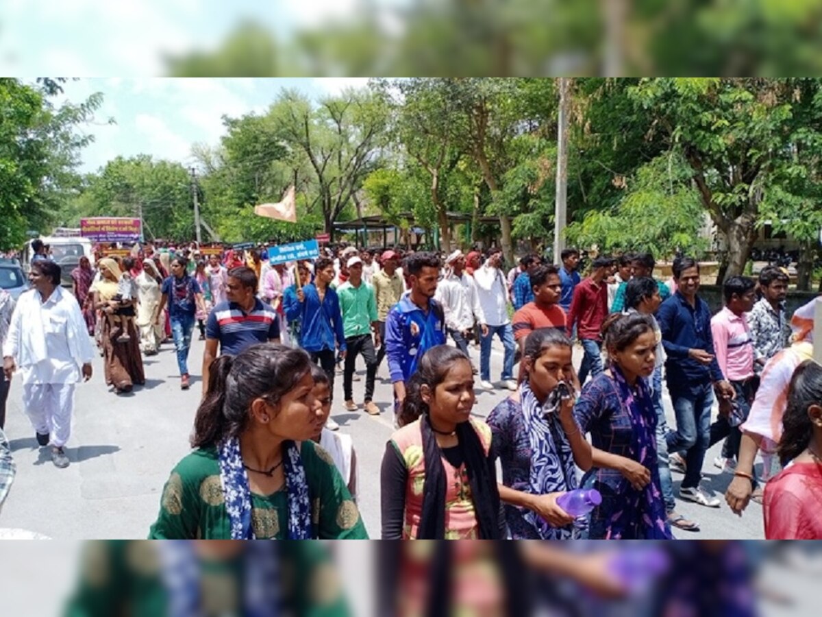 राजसमंद में भील समाज की महारैली, लोगों ने कलेक्ट्रेट के बाहर किया प्रदर्शन