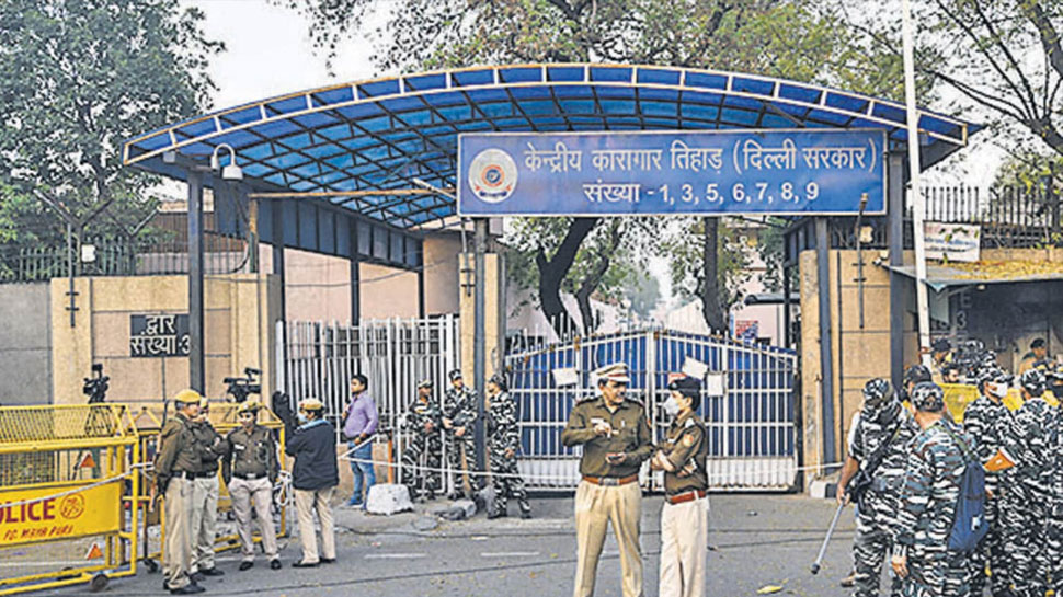Delhi: साथी को रिसीव करने जेल पहुंचा 83 लोगों का काफिला, पुलिस ने सभी को किया गिरफ्तार