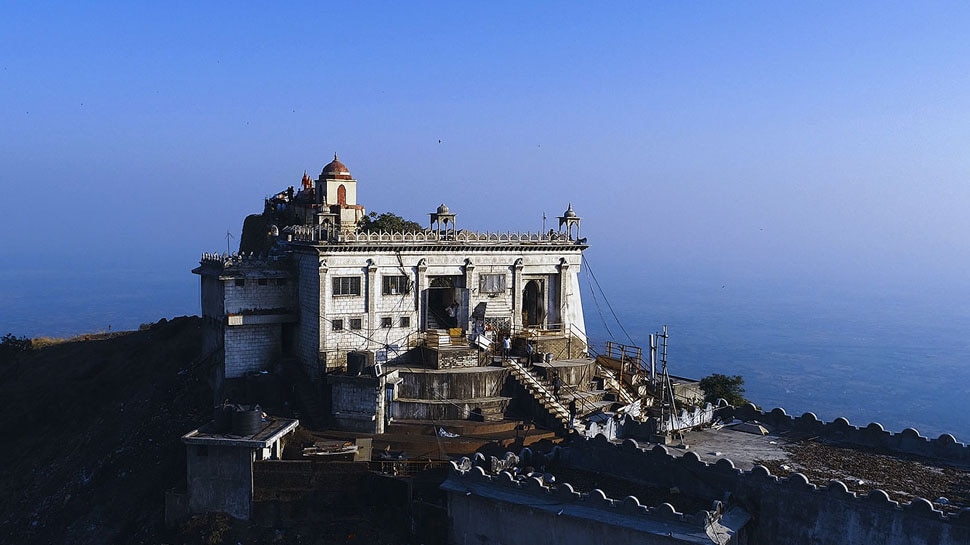 Kalika Temple in Pavagadh: सुल्तान महमूद ने तोड़ दिया था ये प्राचीन मंदिर, 500 साल बाद आज PM मोदी फहराएंगे धर्म ध्वजा