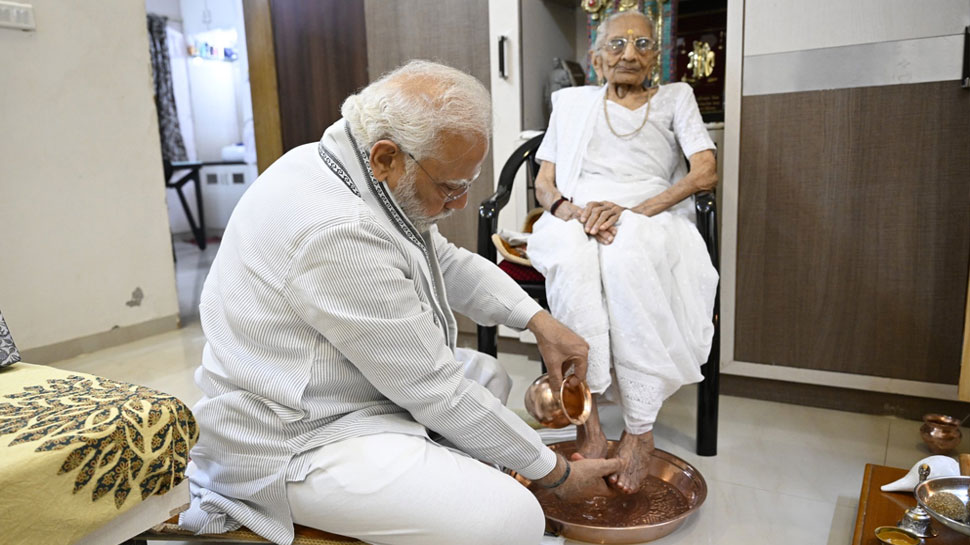PM Modi Letter to His Mother: पीएम मोदी की कलम से मां के 100वें जन्मदिन पर भावुक खत