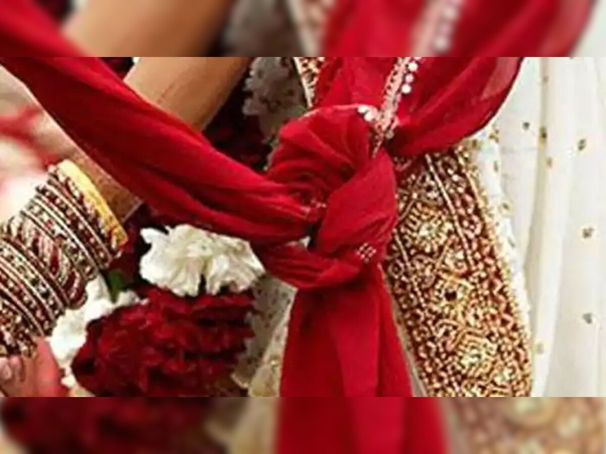 Trending Wedding: शादी के फंक्शन में आपस में भिड़े दूल्हा-दुल्हन, यूजर्स बोले- कहां से आते हैं ये लोग!