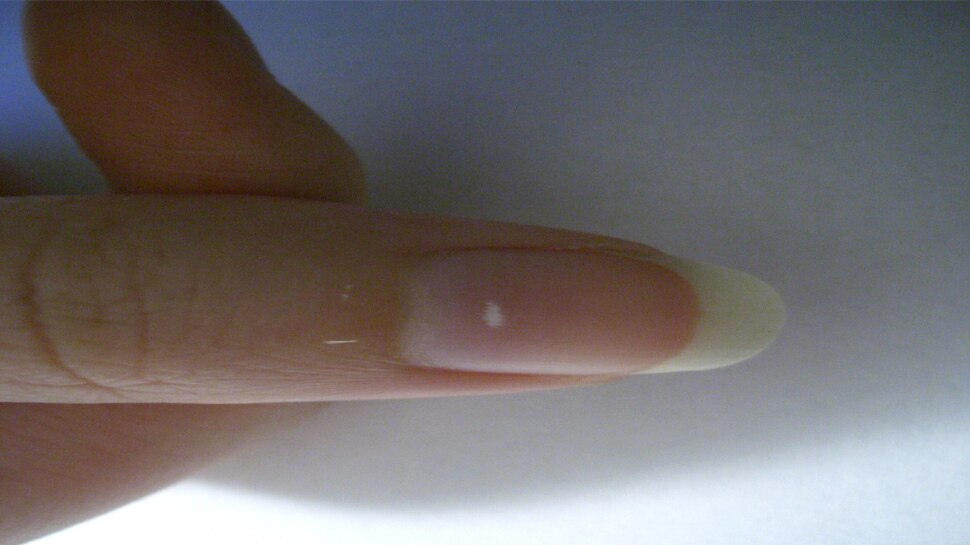 Details more than 143 nails pr white nishan best ceg.edu.vn