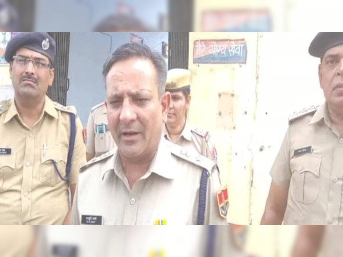 रियांबड़ी  में पुलिस अधीक्षक ने किया चौकी का निरीक्षण, अधिकारियों के साथ की समीक्षा बैठक