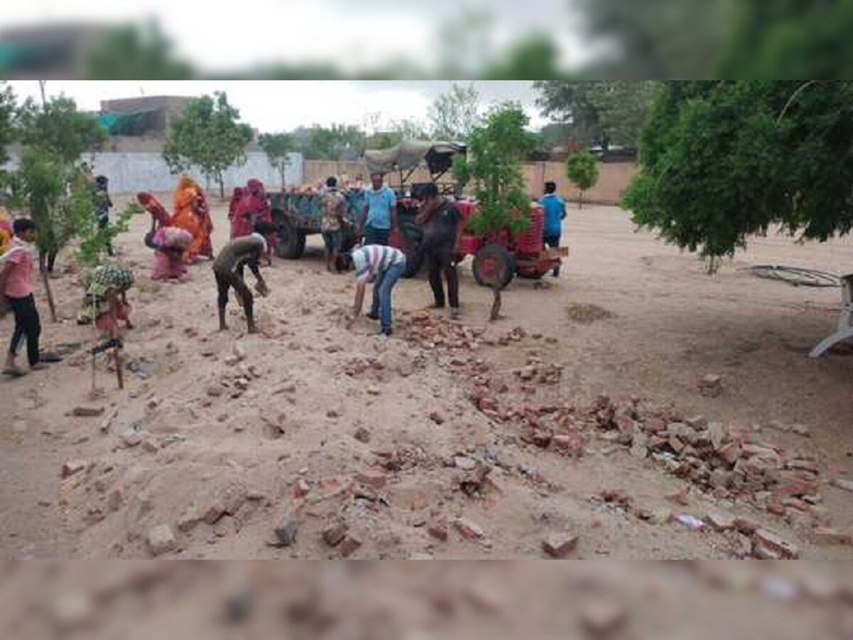 मोक्ष धाम को निखारने की पहल, वाल्मिकी समाज ने किया मुक्तिधाम में श्रमदान