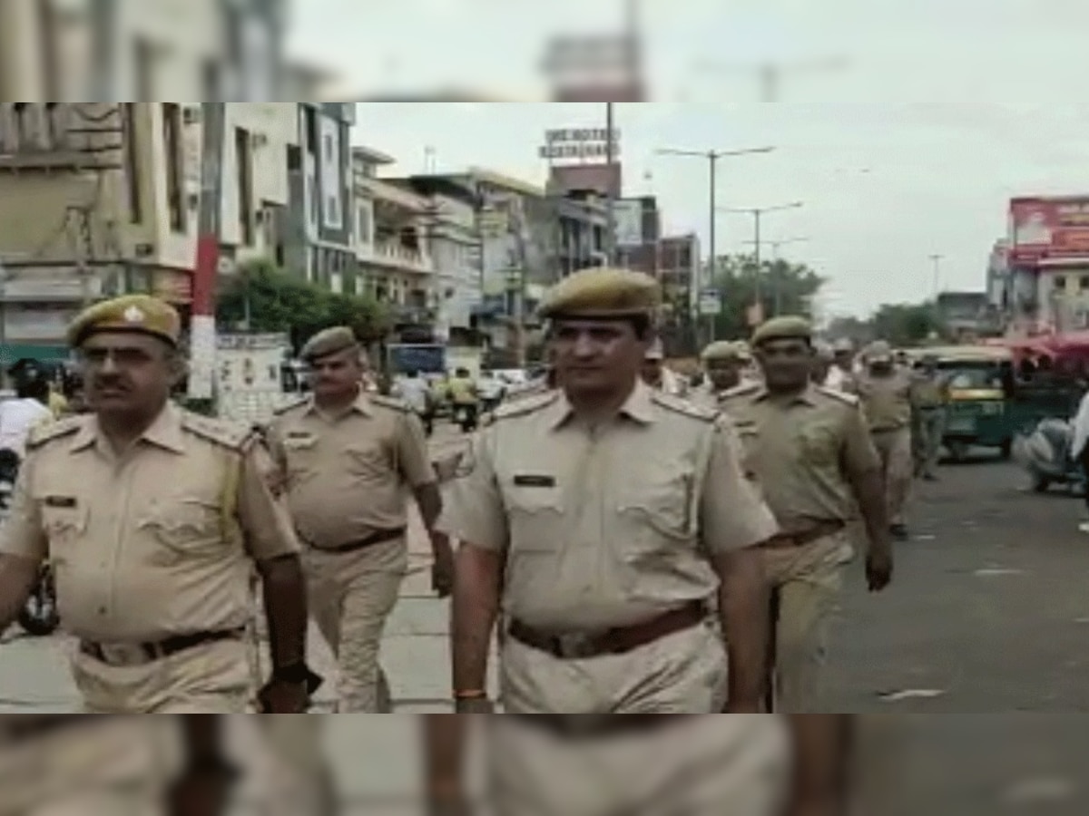 भाजपा की जन आक्रोश सभा को लेकर पुलिस अलर्ट, पुलिस ने शहर में किया फ्लैग मार्च