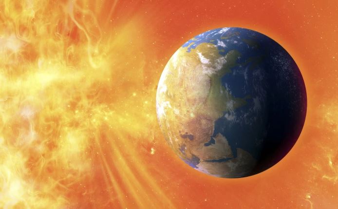आज धरती से टकराएगी सौर हवा, सूर्य के छेद से निकल रहे लाखों मील की गति वाले कण