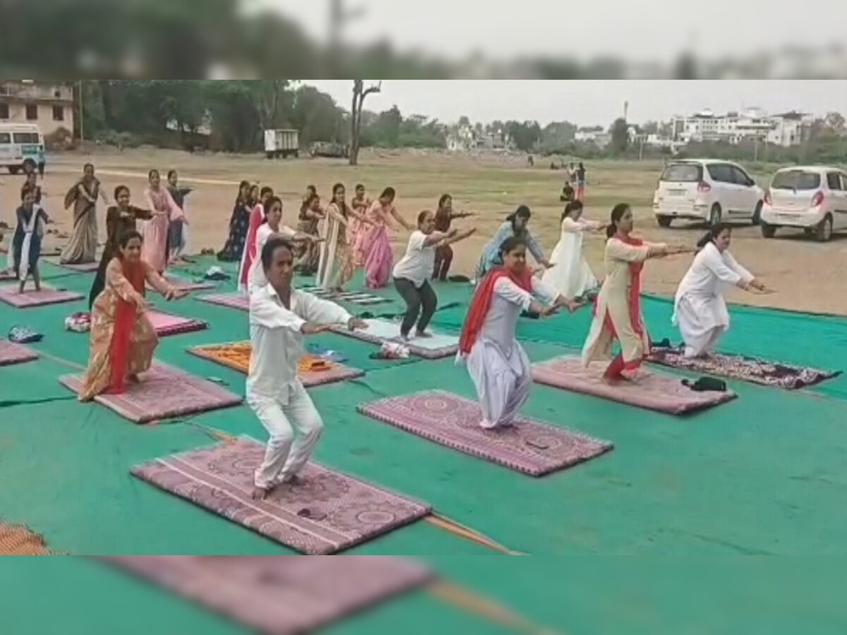 डूंगरपुर में शहर से लेकर देहात तक मनाया गया विश्व योग दिवस, आम से लेकर खास सभी ने किया योग