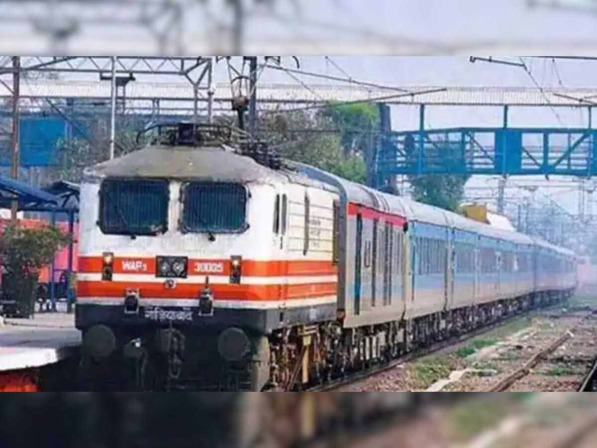 Indian Railway: ट्रेन में सफर के दौरान तबीयत खराब होने पर नहीं हो परेशान, रेलवे जल्द करेगा यह बदलाव!