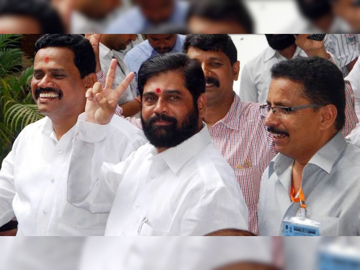 Maharashtra Political Crisis: गुजरात से गुवाहाटी पहुंचे शिवसेना के असंतुष्ट विधायक, क्या बच पाएगी उद्धव सरकार?