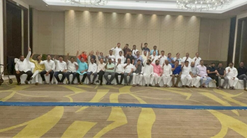 Maharashtra Political Crisis: नंबर गेम से ताकत दिखा रहे शिंदे, 42 विधायकों के साथ दिखाया ‘शक्ति प्रदर्शन’