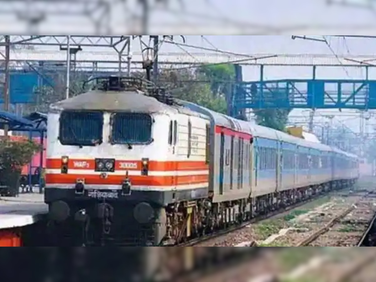 Indian Railway: यात्रीगण कृपया ध्यान दें, झांसी से कानपुर के बीच चलने वाली 32 ट्रेनें रद्द, 26 ट्रेनों का बदला रास्ता, देखें लिस्ट 