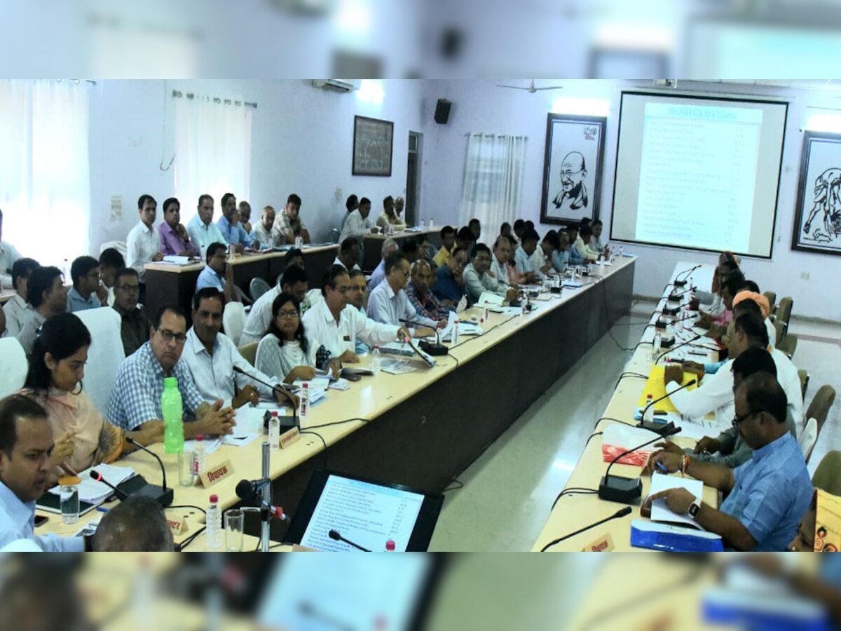 भीलवाड़ा में विकास समन्वय एवं निगरानी समिति की समीक्षा बैठक का हुआ आयोजन