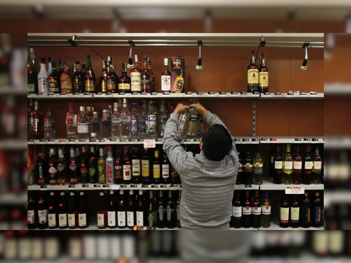 Dry Day in Up: शराब के शौकीनों के लिए बड़ी खबर: आज यूपी में इतने बजे तक बंद रहेंगे ठेके, जानिए क्यों?