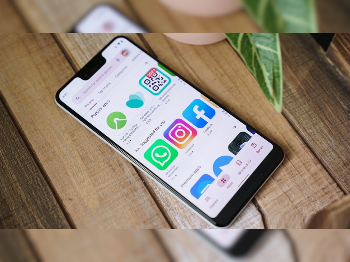 सावधान! फोन में छिपकर आपकी जासूसी कर रहा है यह App! Google बोला- 'तुरंत कर दें Delete' 