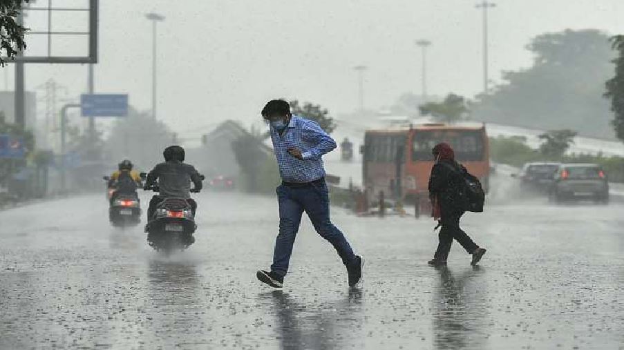 Monsoon in Delhi: IMD का बड़ा अपडेट, दिल्ली में इस दिन से 4 दिन लगातार होगी झमाझम बारिश