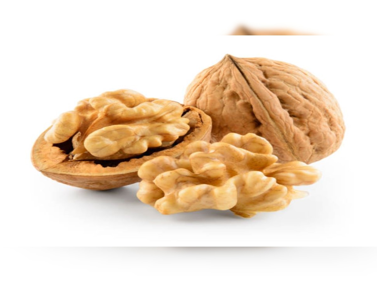 Walnut: सुबह खाली पेट जरूर खाएं अखरोट, सेहत को मिलेंगे ये गजब के फायदे