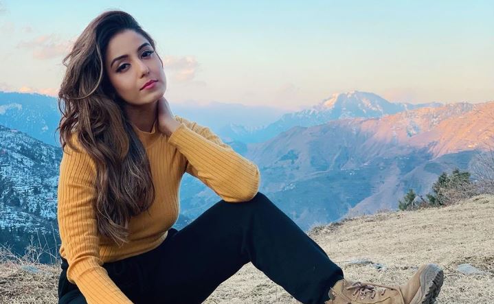 Srishty Rode goes bold in swimsuit breaks Sanskari Bahu image with her ...