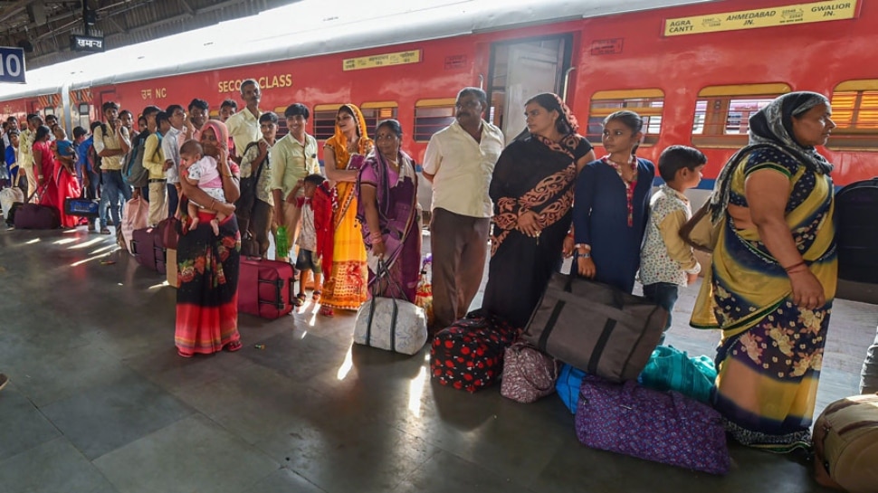 Indian Railways: ट्रेन से सफर करने वालों के लिए गुड न्यूज! रेलवे ने आज से दी ये बड़ी राहत