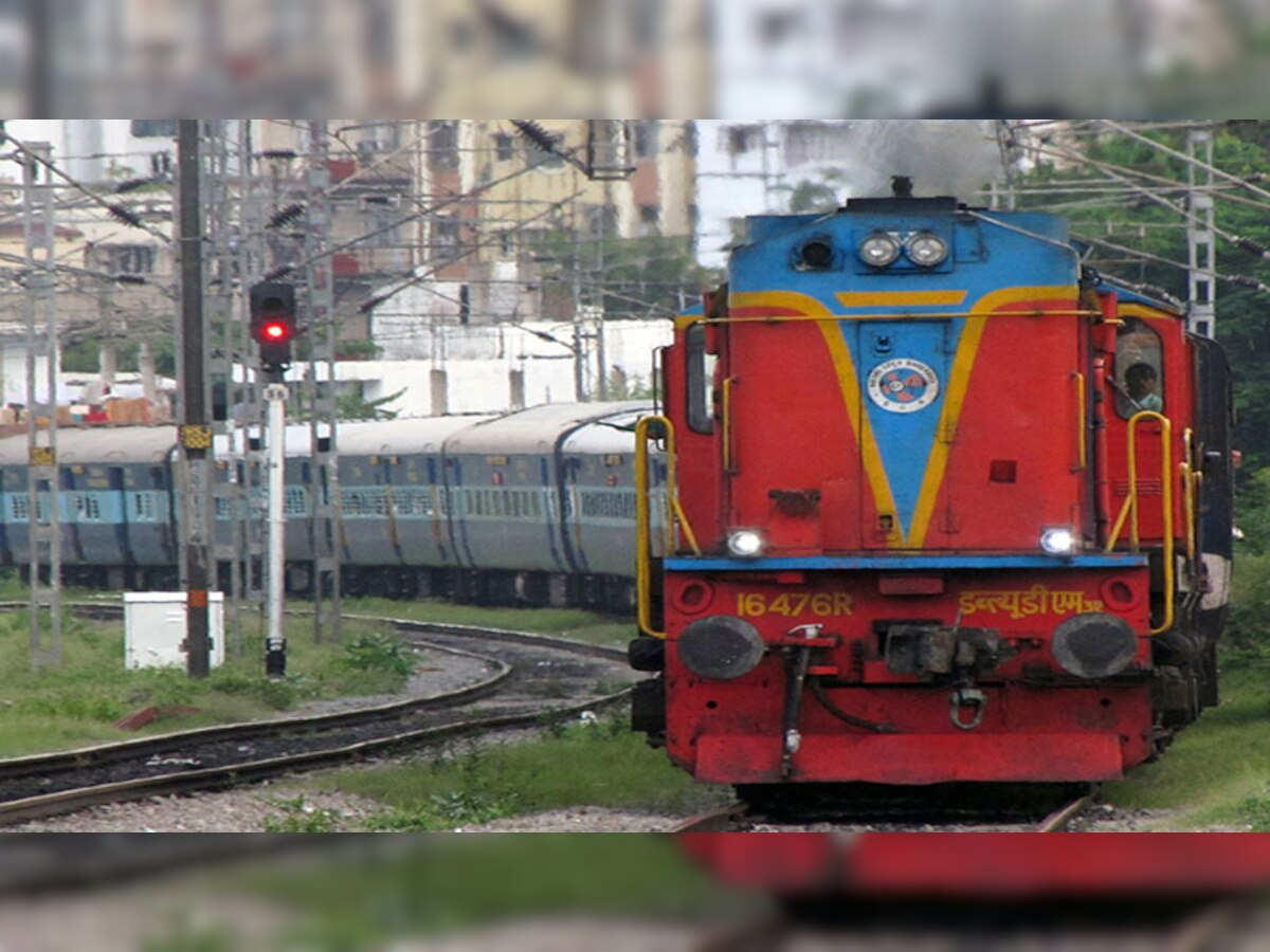 Indian Railway: अब ट्रेनों में टॉयलेट रहेंगे एकदम चकाचक! रेलवे ने उठाया ये अनोखा कदम