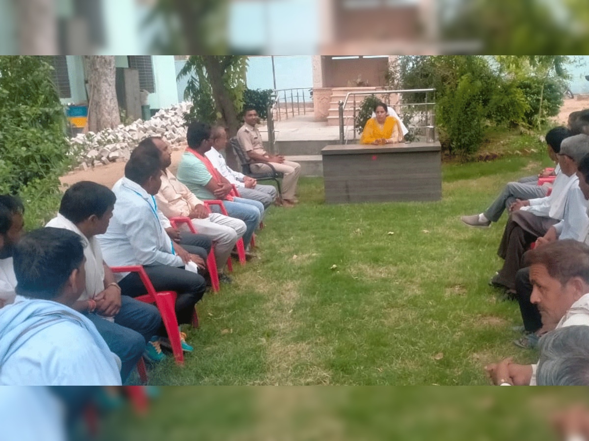 एसडीएम सुनीता मीणा ने नारायणपुर थाने में ली सीएलजी सदस्यों की बैठक