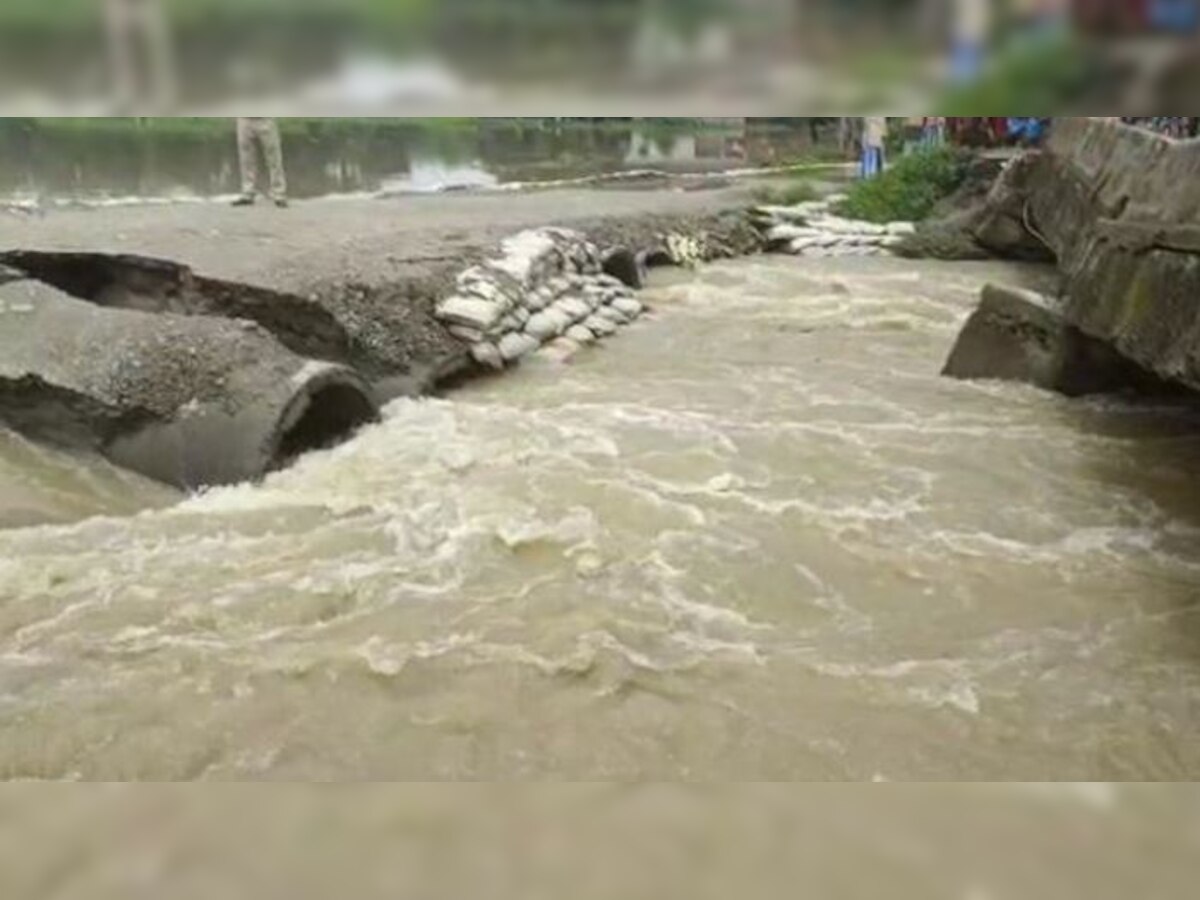 Mahnada Flood in Bihar: खतरे के निशान के ऊपर बह रही महानंदा, कटिहार में कई गांव में घुसा पानी
