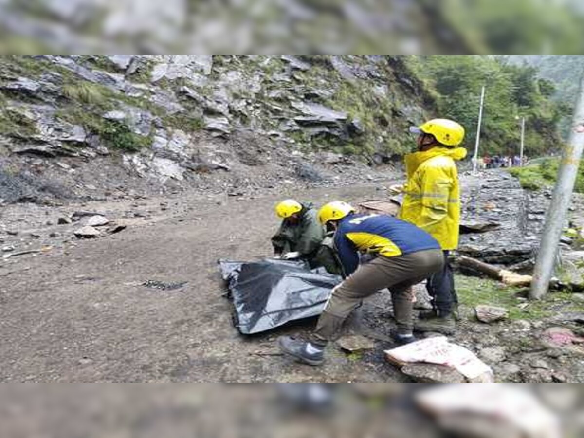 उत्तराखंड: केदारनाथ धाम से लौट रहे यात्रियों की गाड़ी पर गिरा पत्थर, एक की मौत; तीन घायल 