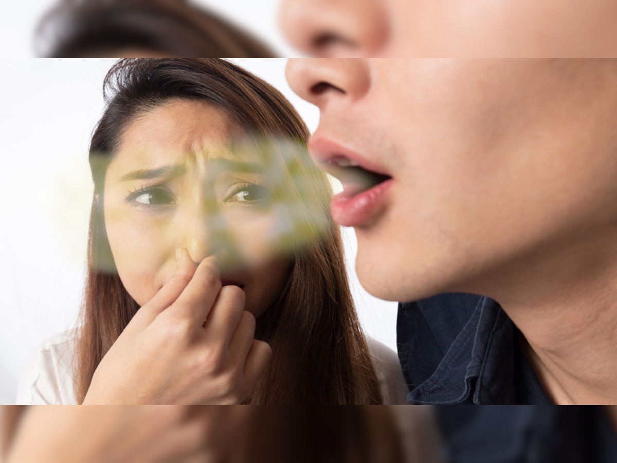 Bad Breath: मुंह की बदबू से पार्टनर को हो रही दिक्कत? ऐसे दूर करें Mouth Odour
