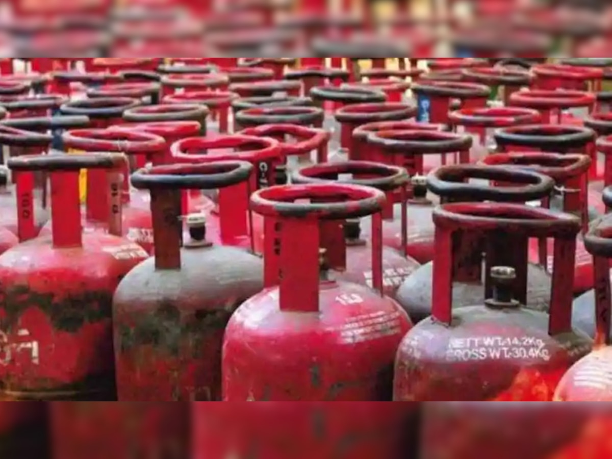 LPG Gas Cylinder Price: महंगाई से राहत, गैस सिलेंडर हुआ सस्ता, जानिए नए दाम 