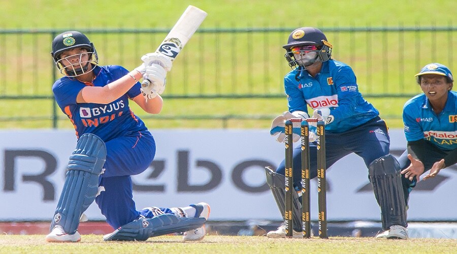 भारतीय महिला टीम ने फिर दिखाया दम, श्रीलंका को 4 विकेट से दी पटखनी
