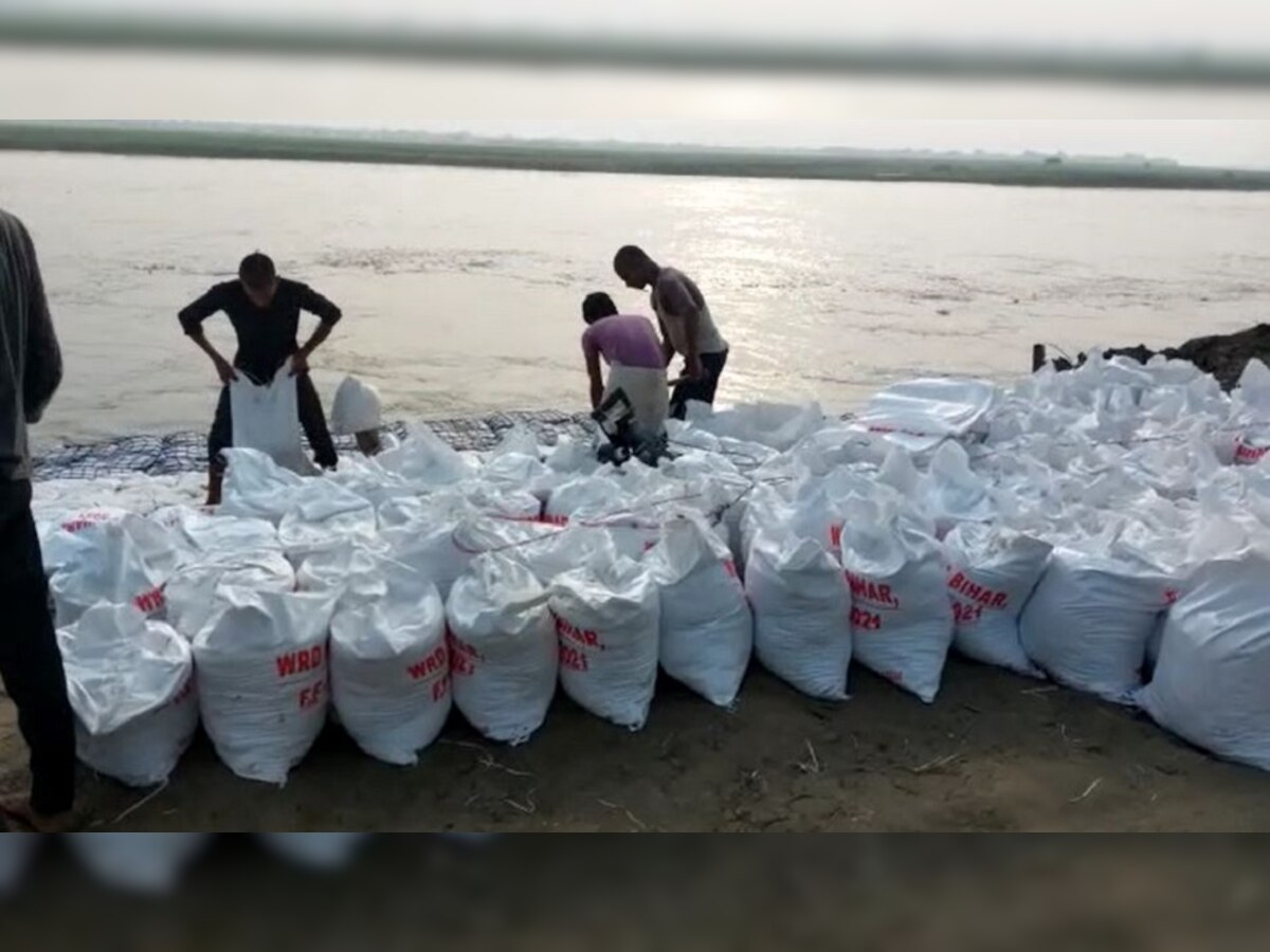 Flood Alert In Vaishali:वैशाली जिले पर बाढ़ का खतरा, गंडक नदी के बहाव को रोकने के लिए शोल कटिंग का काम शुरू