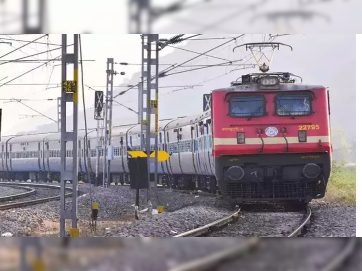 Train Cancelled: यात्रीगण ध्यान दें! लखनऊ,बरेली सहित इन रूटों की कई ट्रेनें निरस्त, सफर करने से पहले देख लीजिए लिस्ट