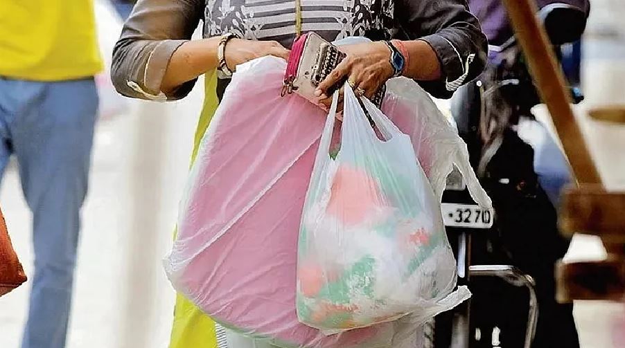Delhi Plastic Ban: दिल्ली सरकार ने सिंगल यूज प्लास्टिक के इस्तेमाल पर जारी किया बड़ा अपडेट
