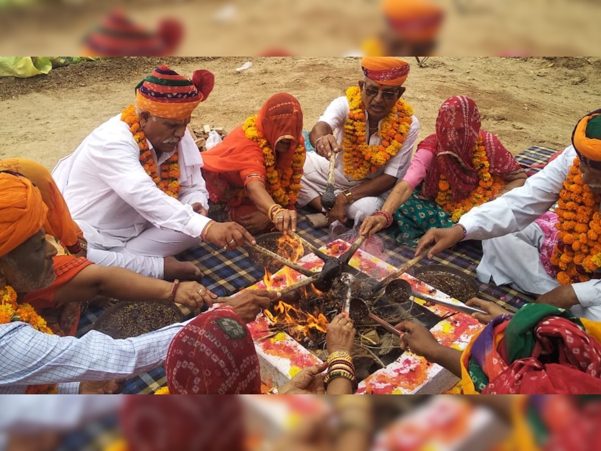 द्वारिकाधीश मंदिर पर ध्वजा व कलश स्थापना समारोह संपन्न, आकर्षक का केंद्र रहा गैर नृत्य