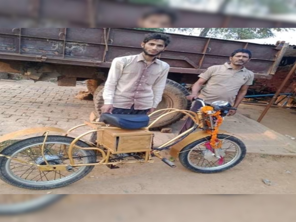 Desi Electric Bike: किसान के बेटे ने पहले मूर्ति बनाकर जुटाए पैसे फिर देशी जुगाड़ लगाकर बना दी ये इलेक्ट्रिक मोटरसाइकिल